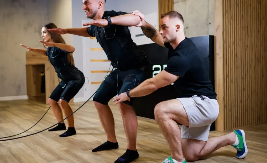 Trening EMS ile można schudnąć? Odkryj realne wyniki i fakty